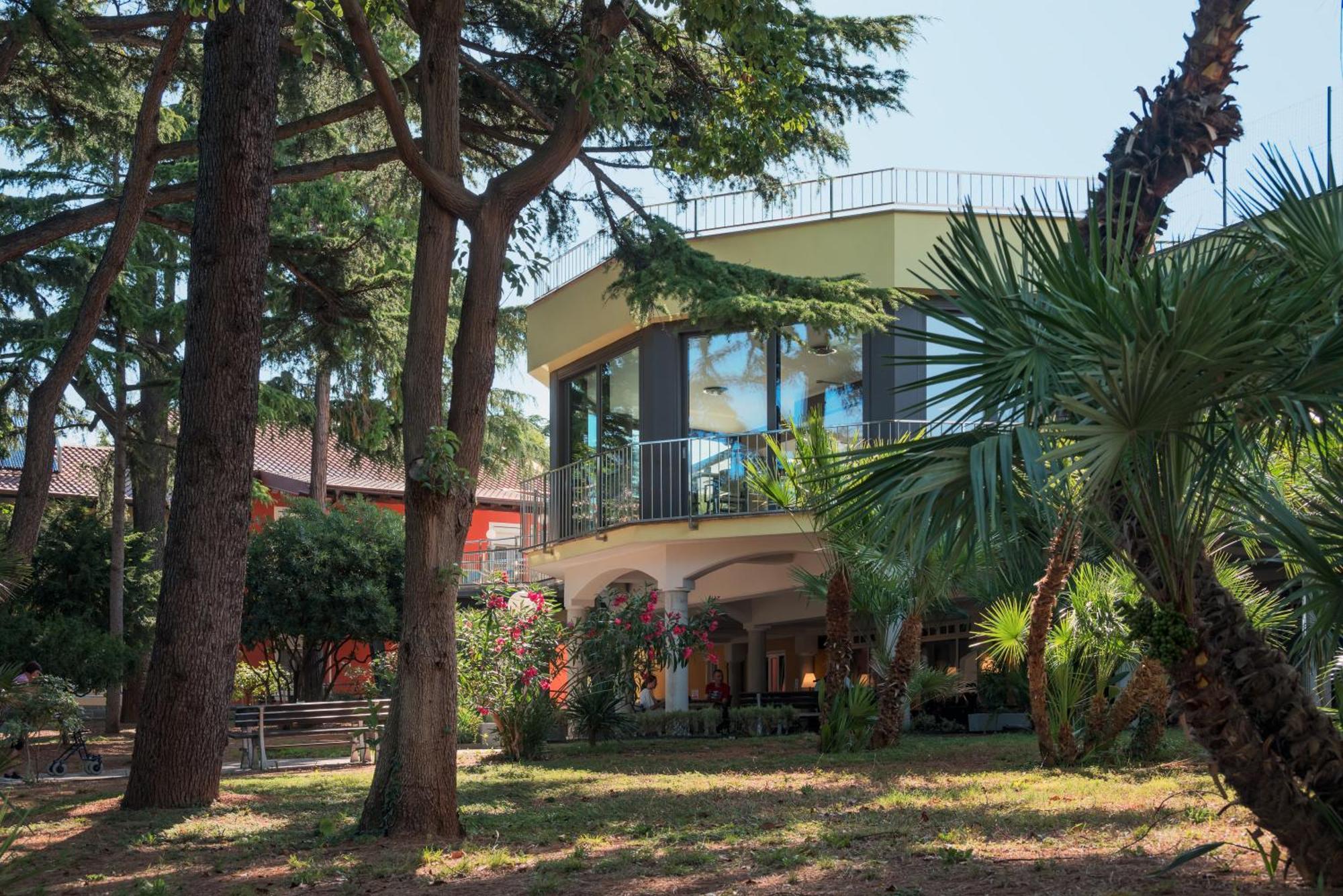 Floramare Health Resort อิซอลา ภายนอก รูปภาพ